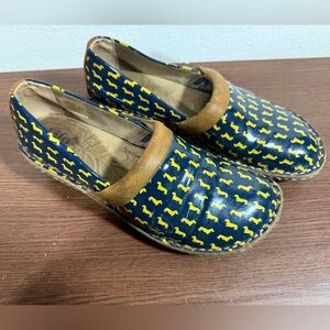 Lila Sure Grip Doxie Dachshund Clogs Sz. 8.5